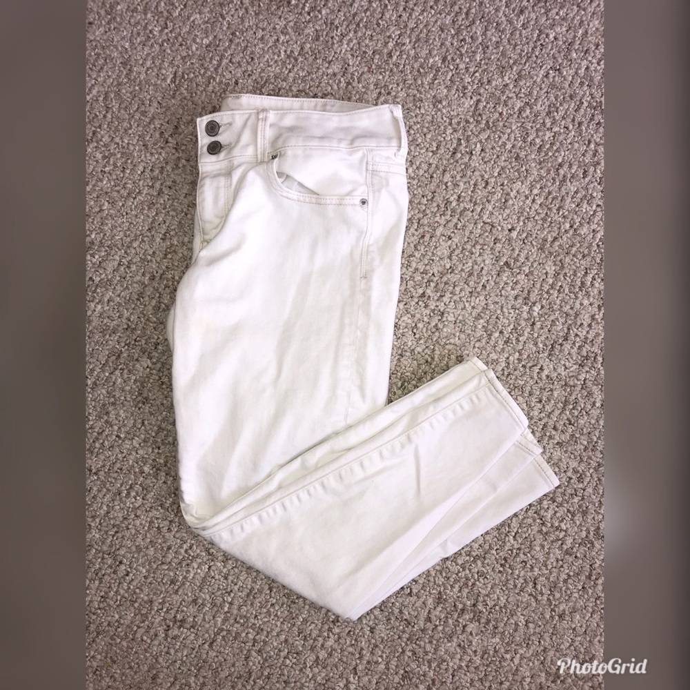 White American Eagle capris